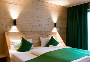 Exclusive Apartment, 2 Bedrooms, Mountain View, Garden Area | 1 bedroom, premium bedding, in-room safe, soundproofing - Ferienwohnungen am Berg - Giatla Haus (Innervillgraten)