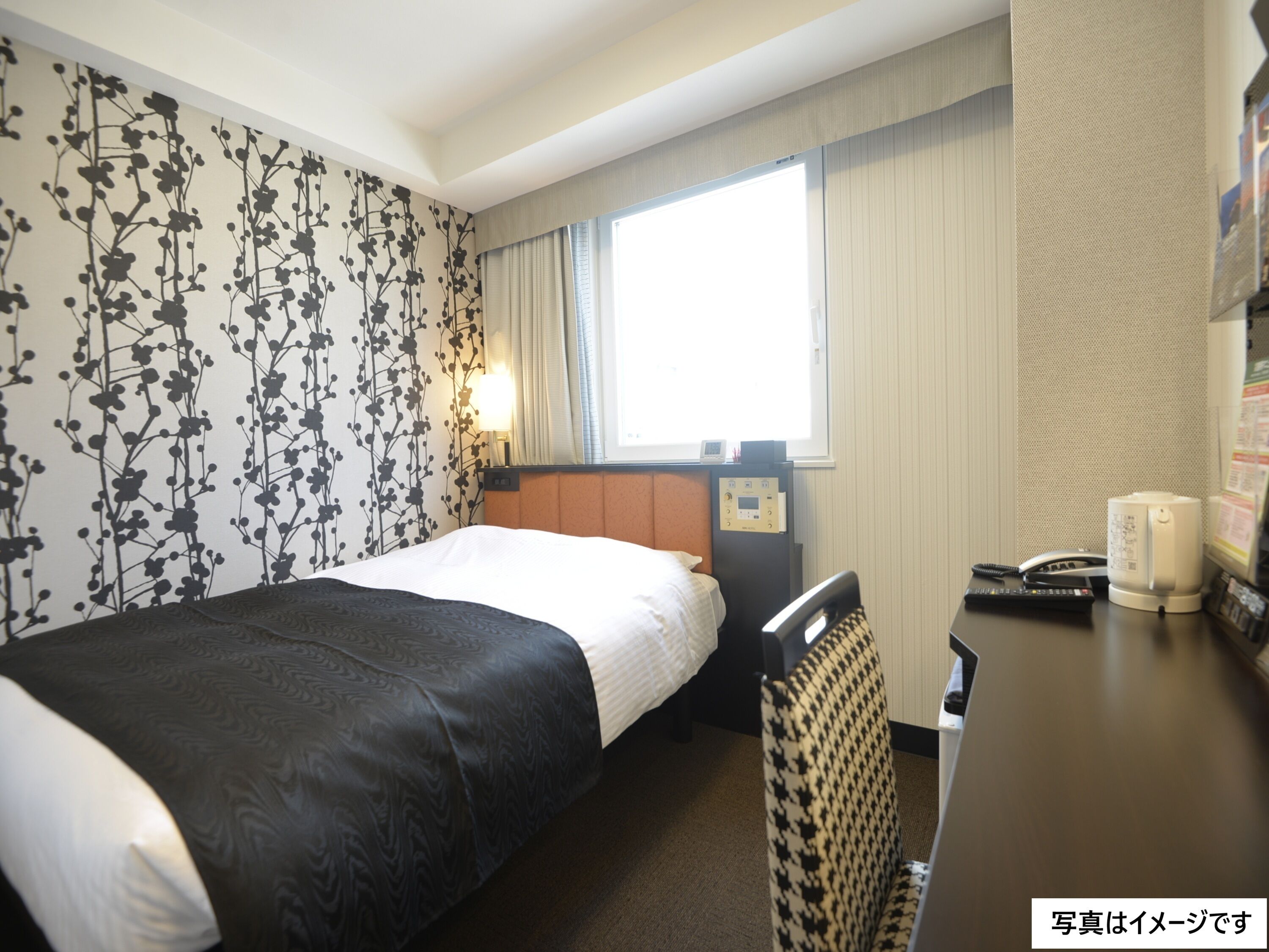 Down duvets, desk, free WiFi, bed sheets
