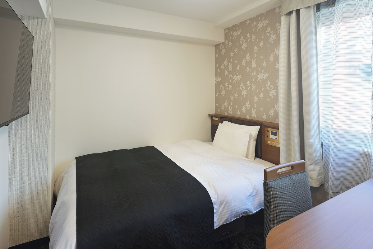 Enkeltrom – basic ([ANNEX]   Single Room) | Dundyner, skrivebord, wi-fi (inkludert) og sengetøy