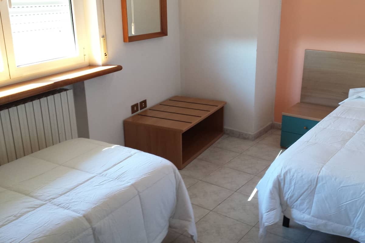 In-room safe, desk, free WiFi