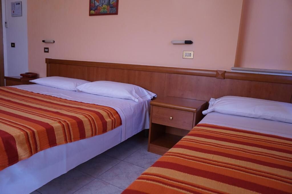 In-room safe, desk, free WiFi