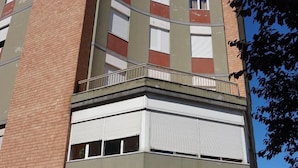 A hotel with a sign reading "HOTEL SAH MARCO". - Hotel San Marco (Pesaro)
