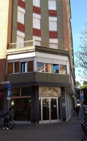 A hotel with a sign reading "HOTEL SAH MARCO" and a visible entrance. - Hotel San Marco (Pesaro)