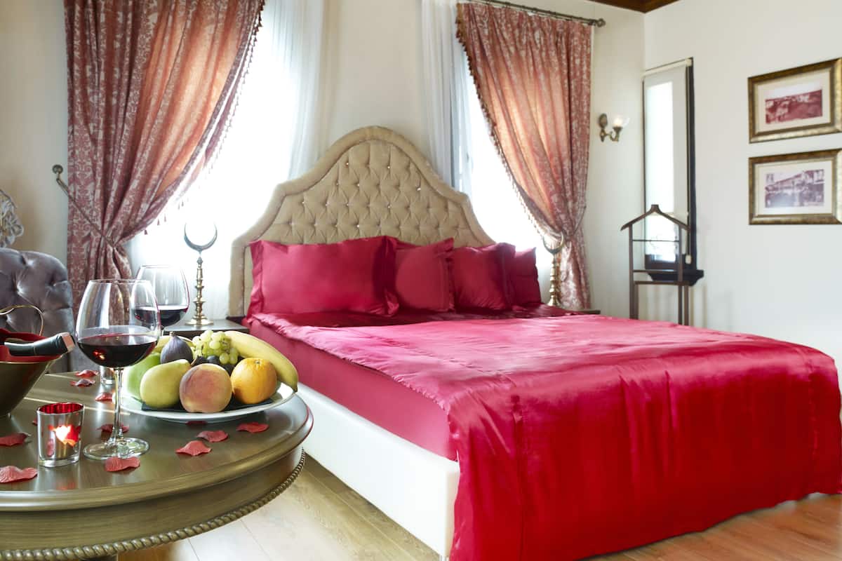Junior Suite | Premium bedding, free minibar items, in-room safe, free WiFi