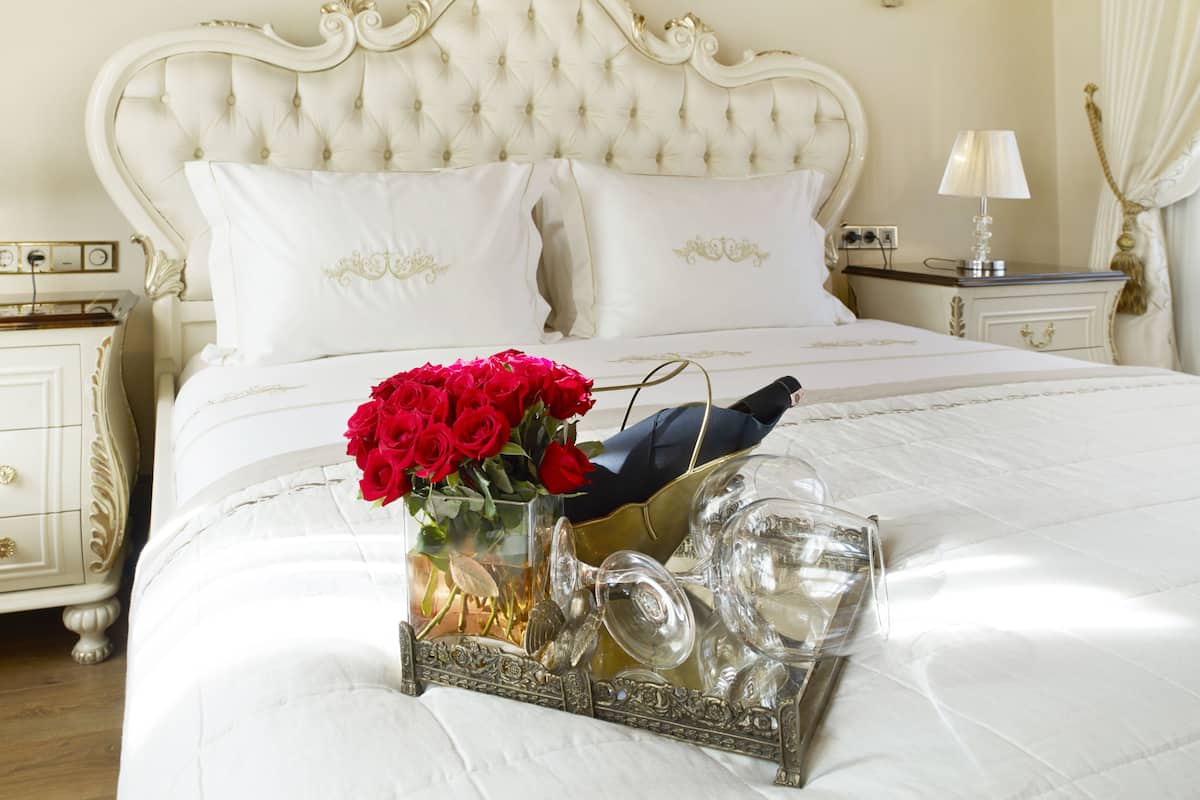 Sultan Suite | Premium bedding, free minibar items, in-room safe, free WiFi