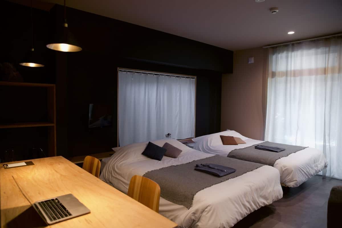 Double Room, 2 Katil Kelamin (Double), Mountain View | Langsir/tirai gelap terus, Wi-fi percuma, dihias secara berasingan 
