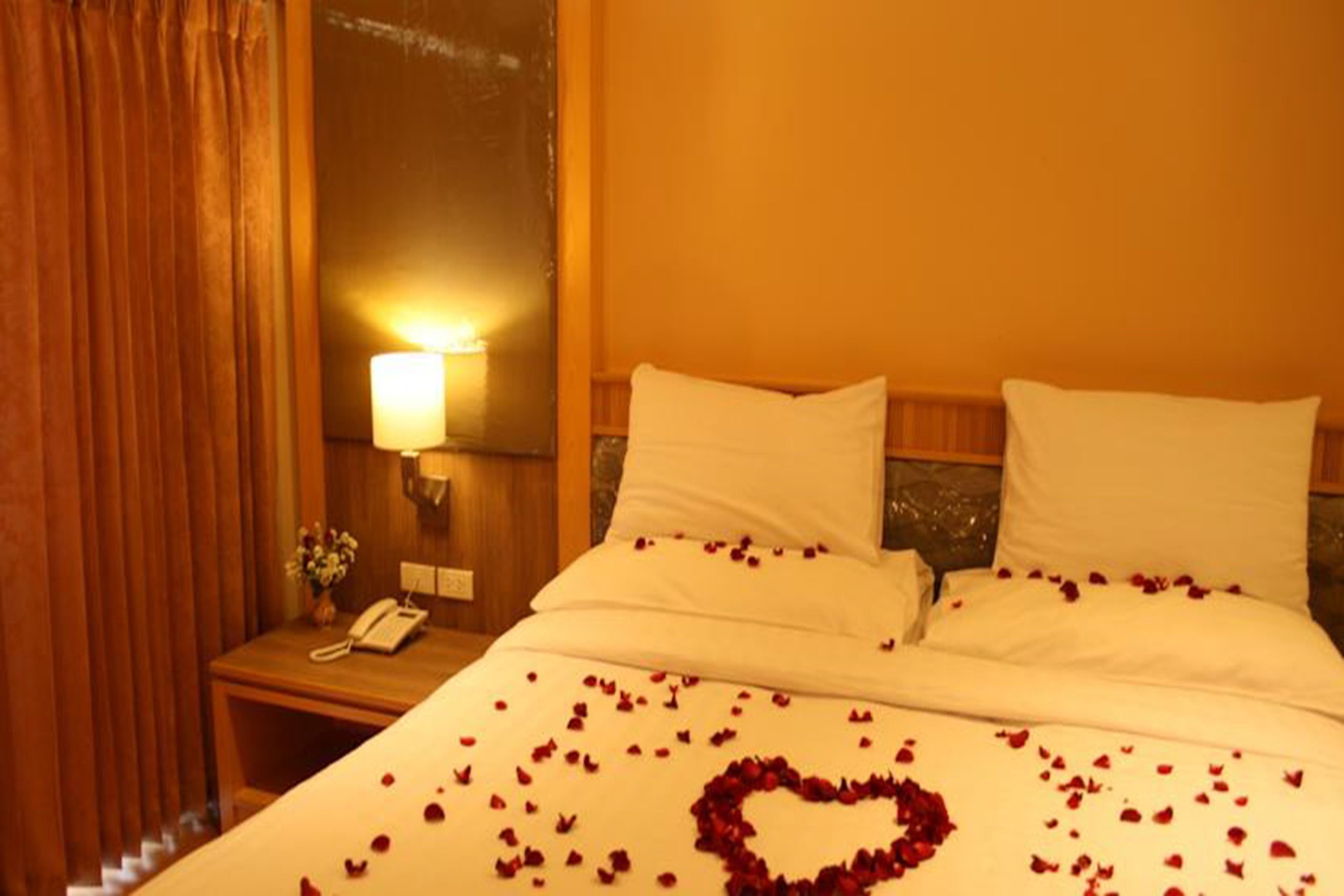 deluxe double room | minibar, desk, blackout curtains, rollaway beds