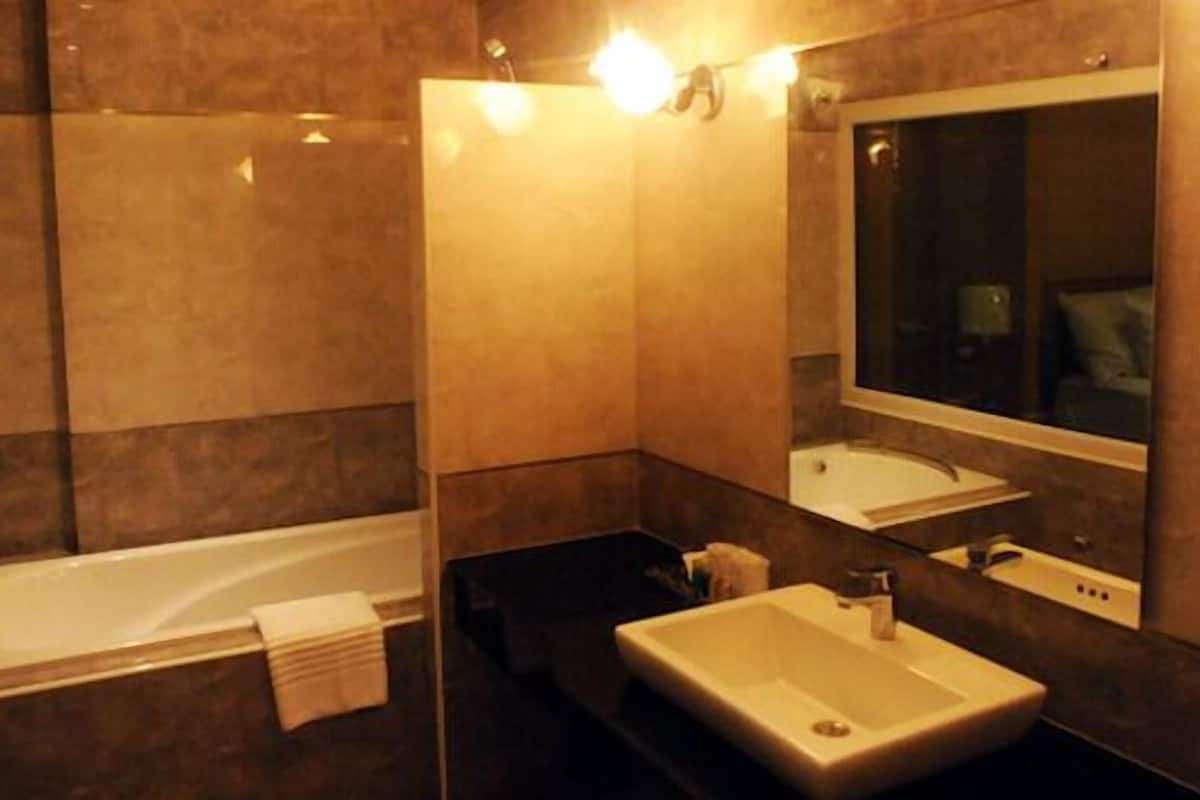 vip room | bathroom | free toiletries, hair dryer, towels