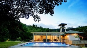 Outdoor pool - Melheim Kandy Villas (Kandy)