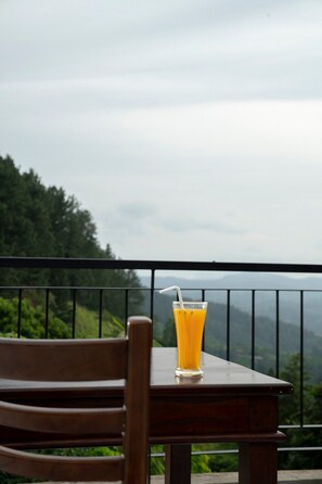 Breakfast, lunch and dinner served