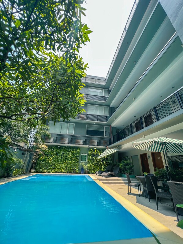 Kolam renang terbuka 