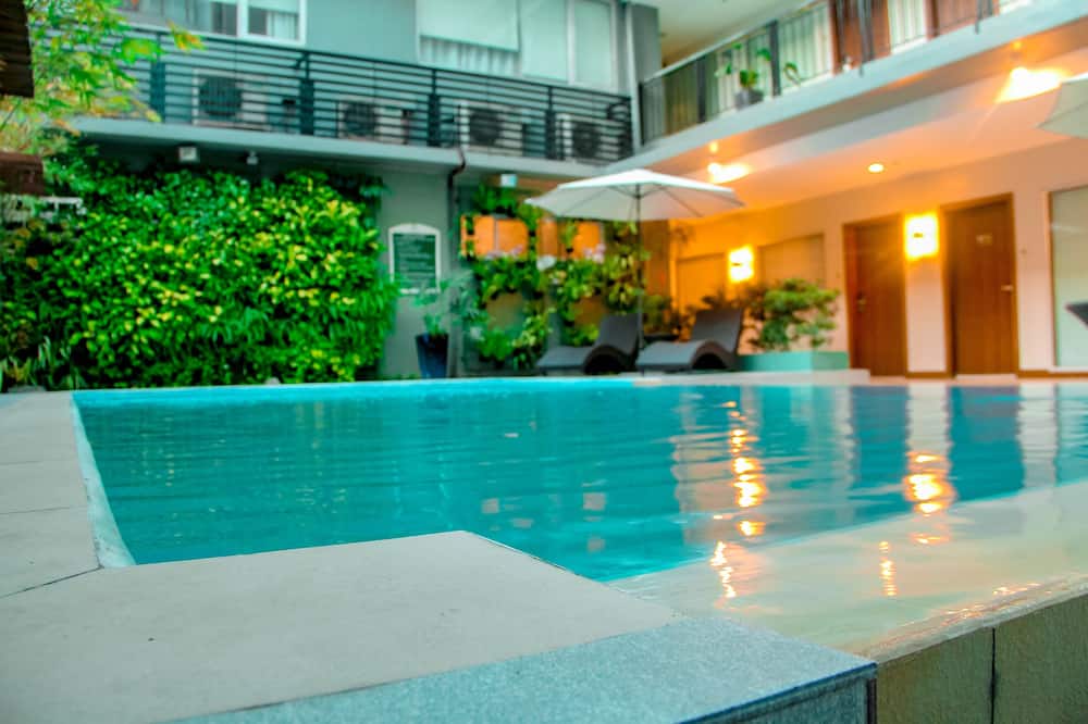 88 Courtyard Hotel