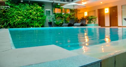 88 Courtyard Hotel