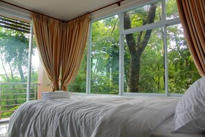Desk, free WiFi, bed sheets - Nata Terrace (Udon Thani)