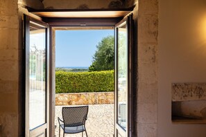 Familiesuite, tekjøkken, 1. etasje | Sengetøy av topp kvalitet, minibar, safe på rommet og skrivebord