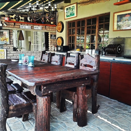 Daily English breakfast for a fee. Tsumeb Backpackers & Safari