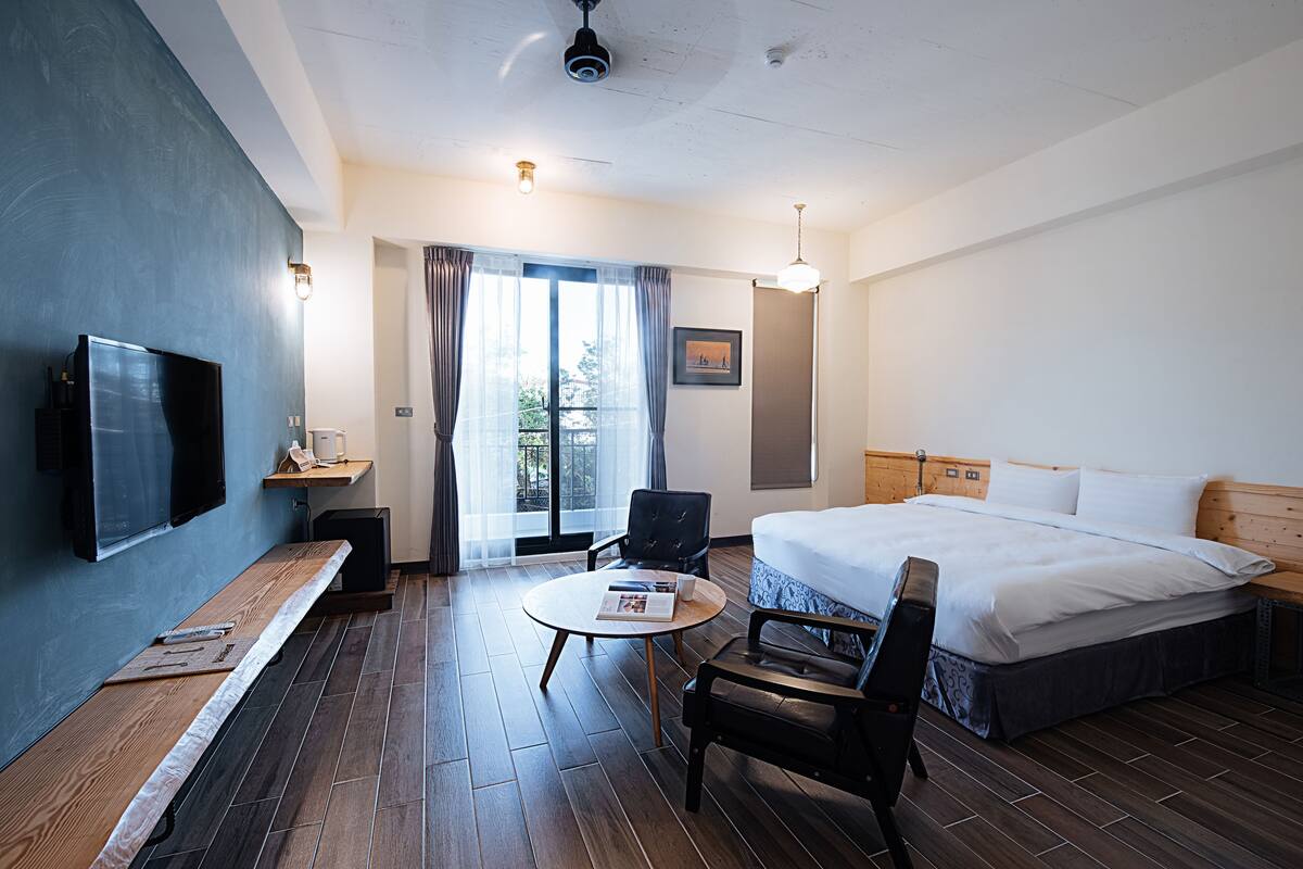 Standard Double Room 1 | Down comforters, desk, blackout drapes, soundproofing