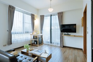 Elite Double Room, 1 Double Bed, Mountain View | Down comforters, individually decorated, desk, blackout drapes - Chillax Inn (Hengchun)