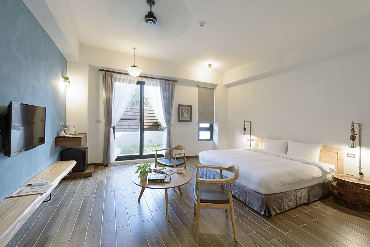 Signature Double Room, 1 King Bed, Terrace, Ground Floor | Down comforters, desk, blackout drapes, soundproofing