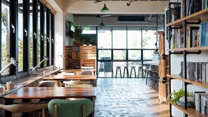 Bar (on property) - Chillax Inn (Hengchun)