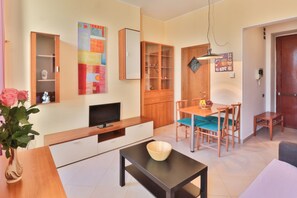 아파트 | 거실 공간 | 평면 TV