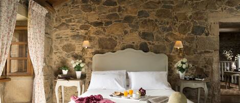 Habitación con 1 cama matrimonial o 2 individuales | Decoración personalizada, muebles diferentes y escritorio