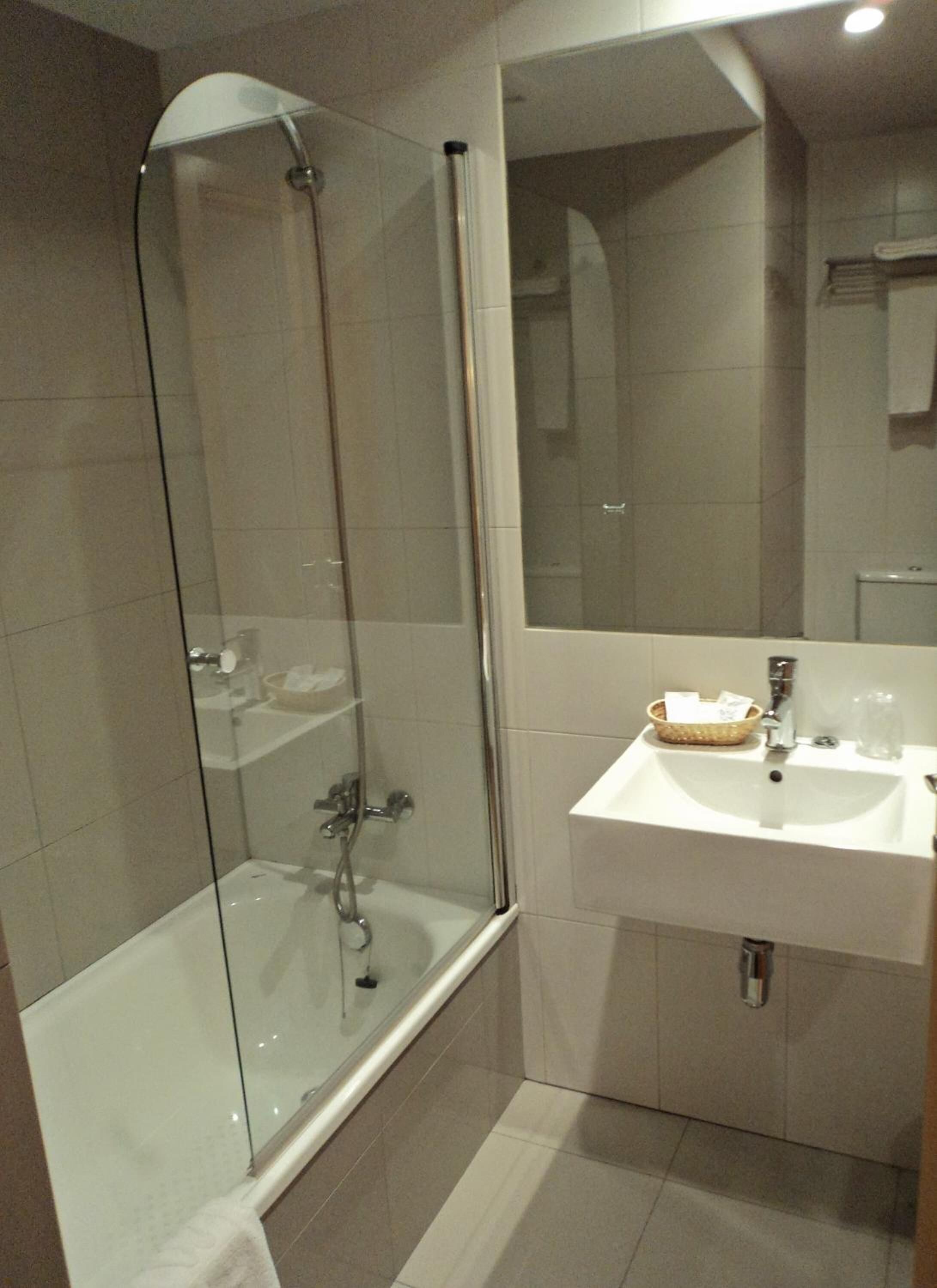 deep-soaking bathtub, free toiletries, hair dryer, towels