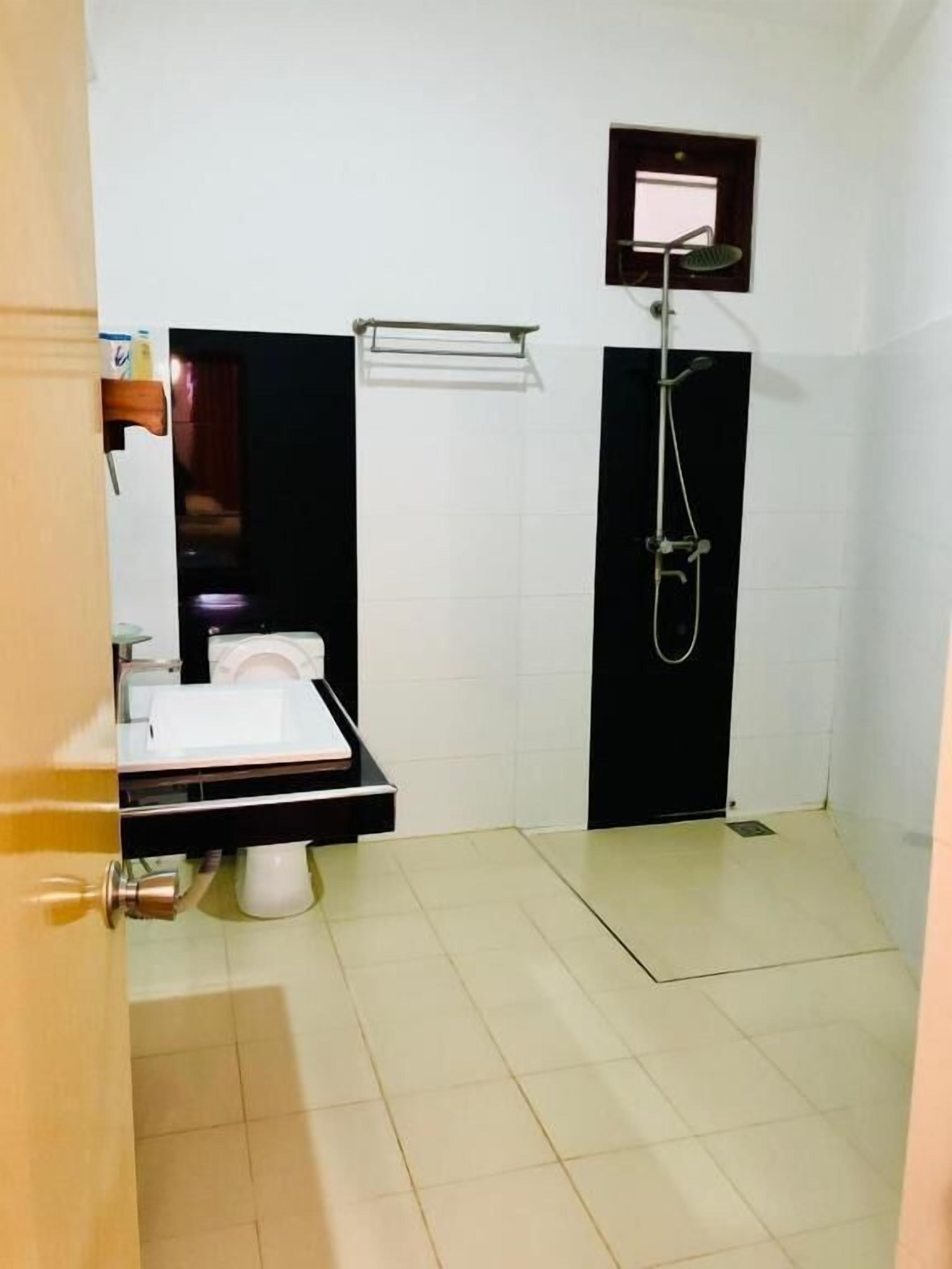 deluxe double room, 1 bedroom | bathroom | shower, rainfall showerhead, free toiletries, hair dryer