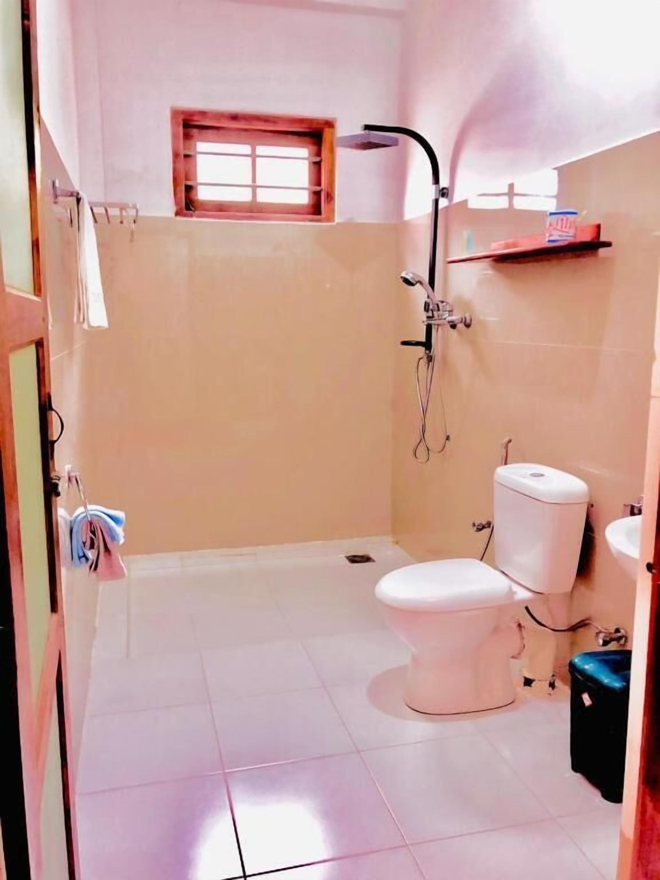 deluxe double room, 1 bedroom | bathroom | shower, rainfall showerhead, free toiletries, hair dryer