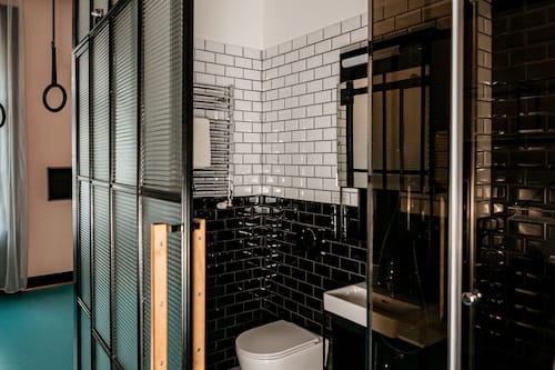 Black Rum (Large Plus) | Bathroom