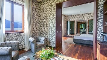 Suite ejecutiva, vista al lago (private terrace) | 1 habitación, sábanas italianas Frette y ropa de cama de alta calidad