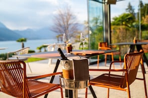 2 ristoranti; aperti a colazione e a cena