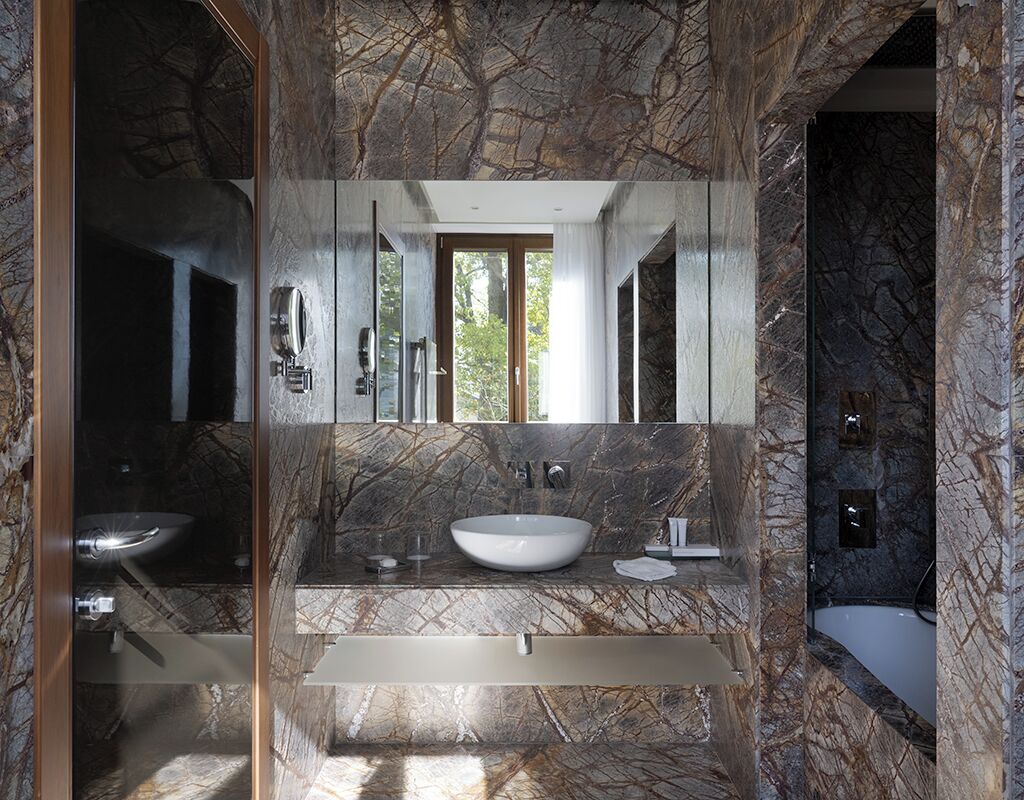 Executive Suite, Lake View (private terrace) | Bathroom | Rainfall showerhead, free toiletries, hair dryer, bathrobes