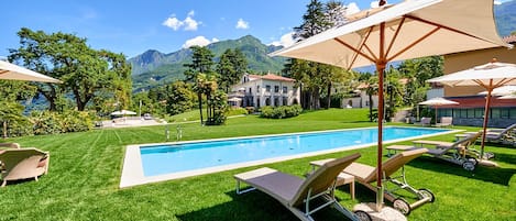 Outdoor pool, pool umbrellas, sun loungers