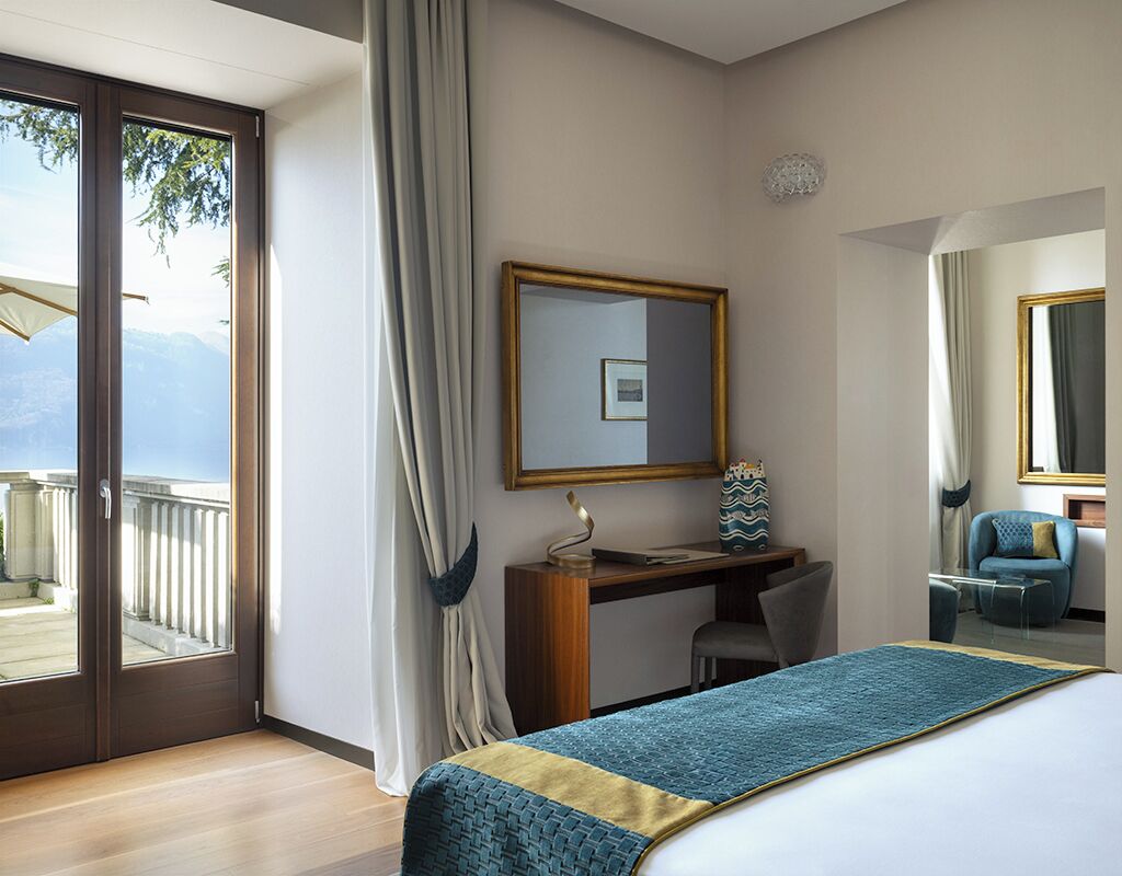 Phòng Suite, quang cảnh hồ (private terrace) | Bộ trải giường bằng vải Frette của Ý, bộ đồ giường cao cấp 