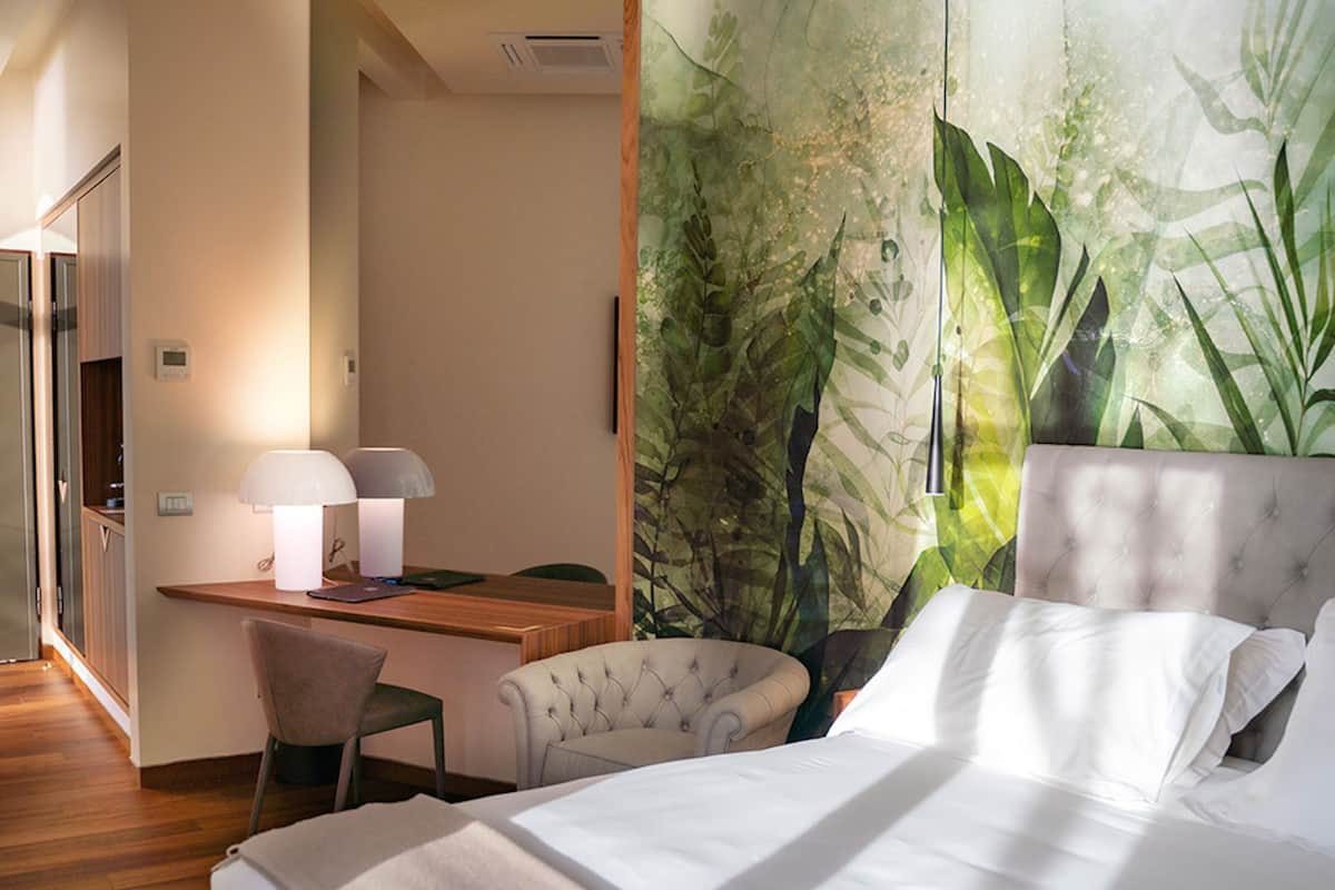 Suite Junior, vista lago, edificio separato (in grotta) | 1 camera, lenzuola Frette, biancheria da letto di alta qualità