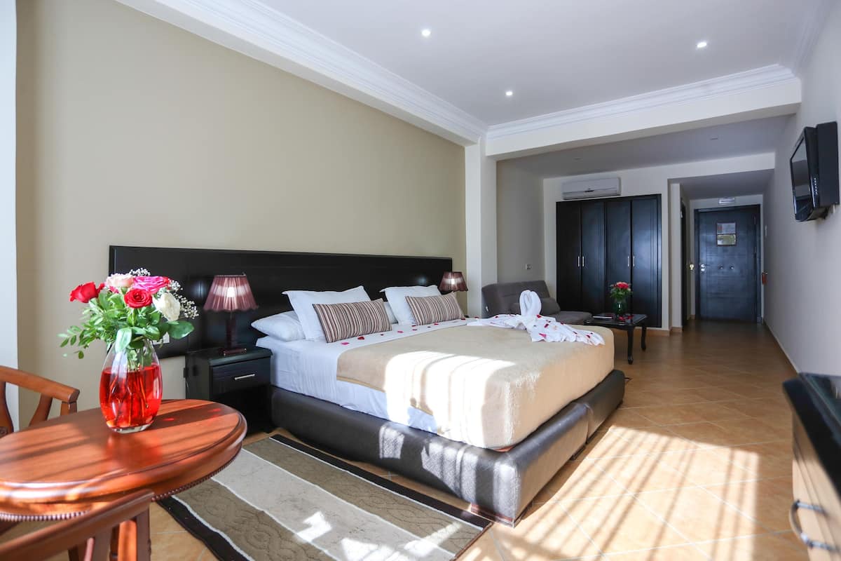 Family Suite, 2 Bedrooms | Premium bedding, blackout drapes, soundproofing, WiFi (free)