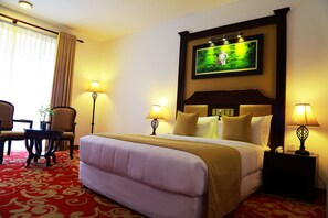 Habitación doble Deluxe, vista a la montaña | Ropa de cama de alta calidad y minibar
