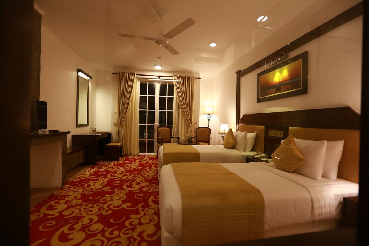 Phòng đôi Deluxe, quang cảnh núi | Bộ đồ giường cao cấp, minibar, két bảo mật tại phòng, bàn