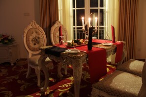 Repas dans la chambre