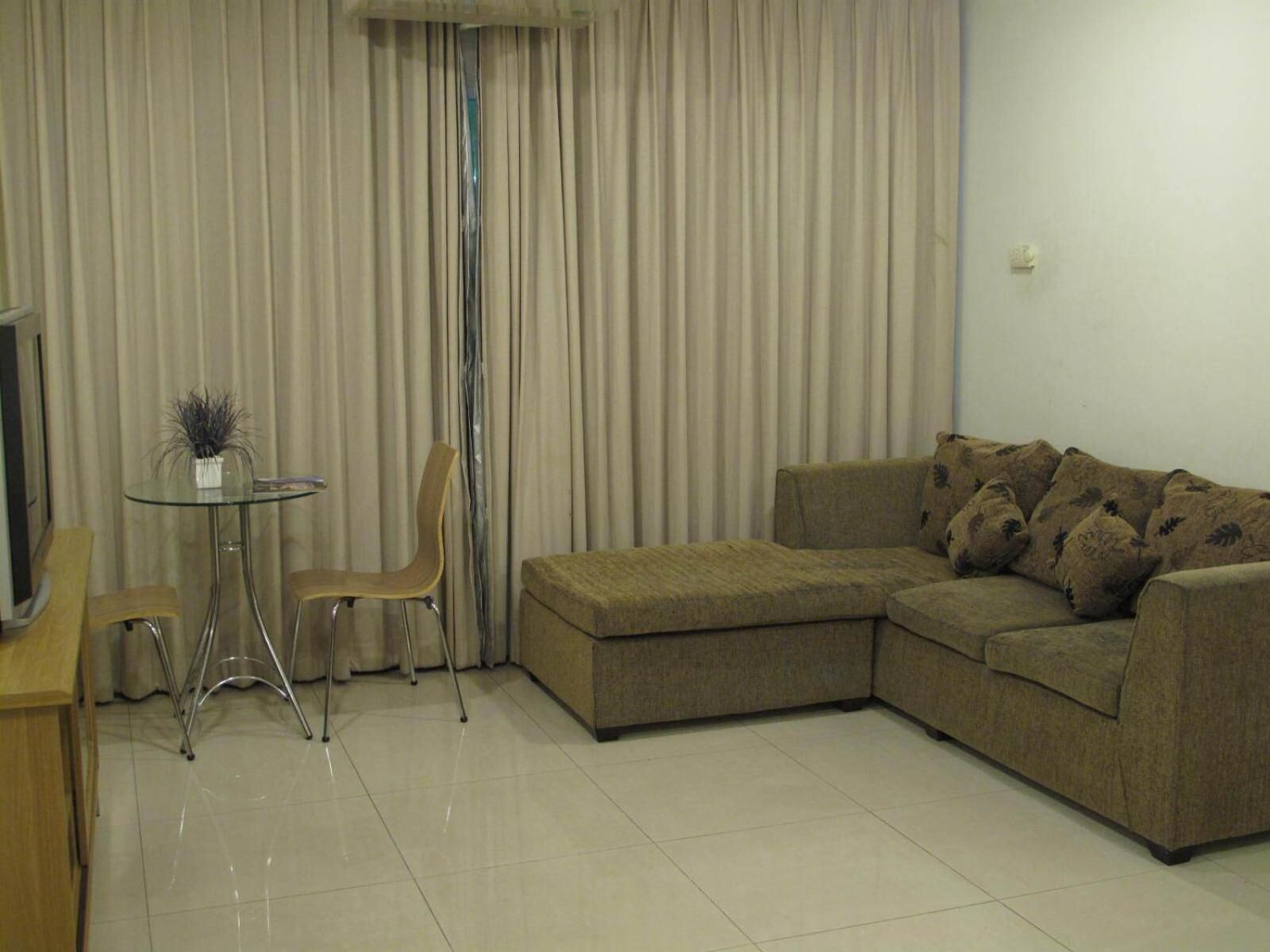 flat-screen tv, dvd player