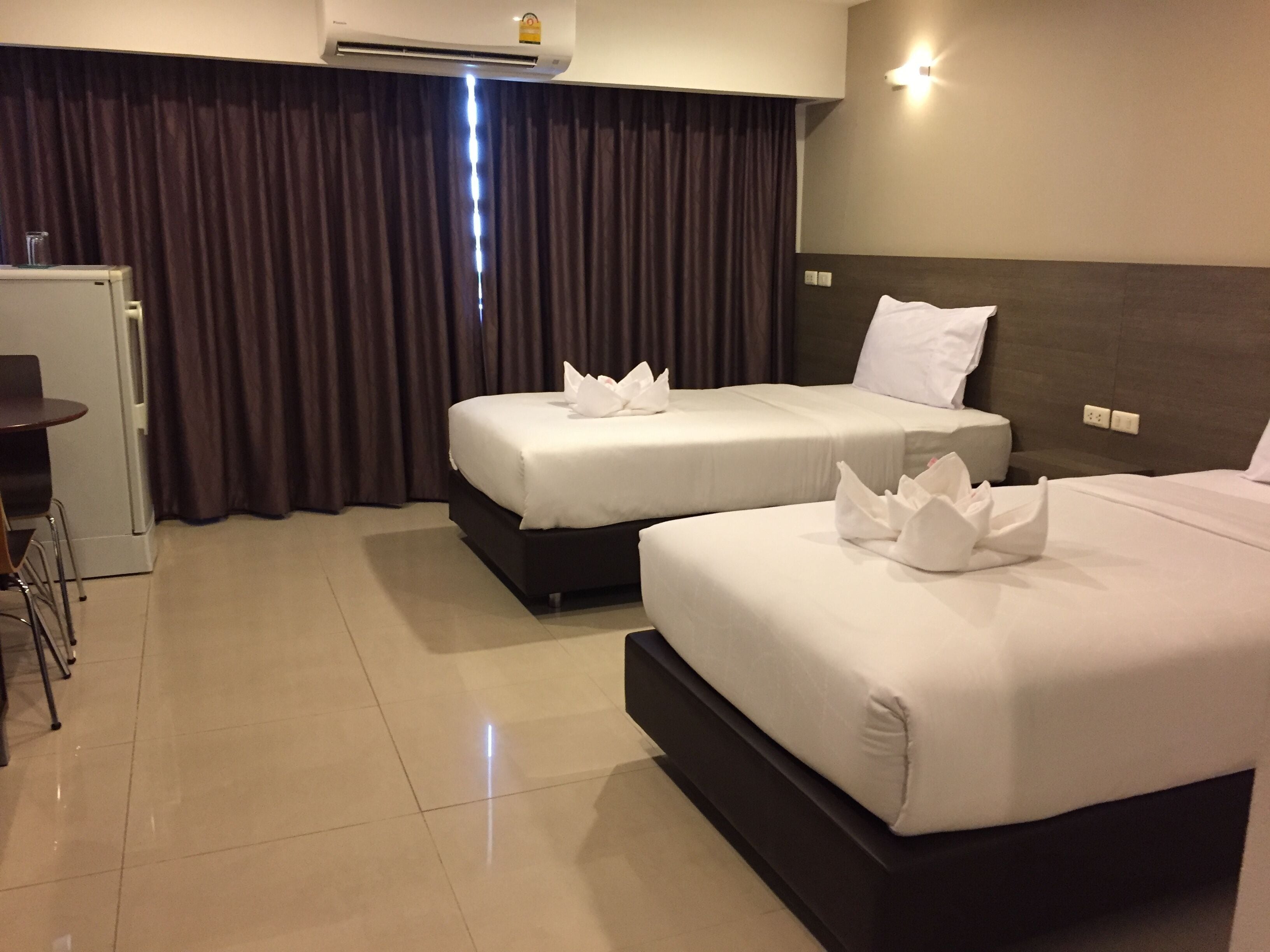 Deluxe Twin Room | Desk, free WiFi