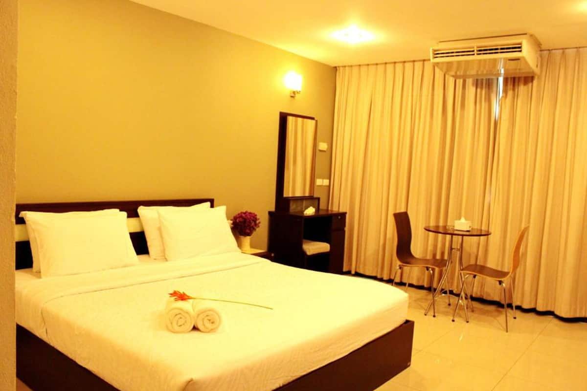 Double Room, Balcony | Desk, free WiFi