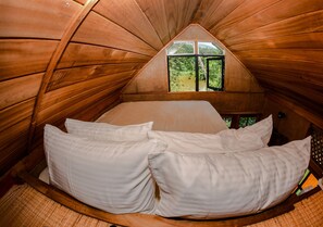 Romantic Tree House | 8 bedrooms, Egyptian cotton sheets, premium bedding, memory foam beds