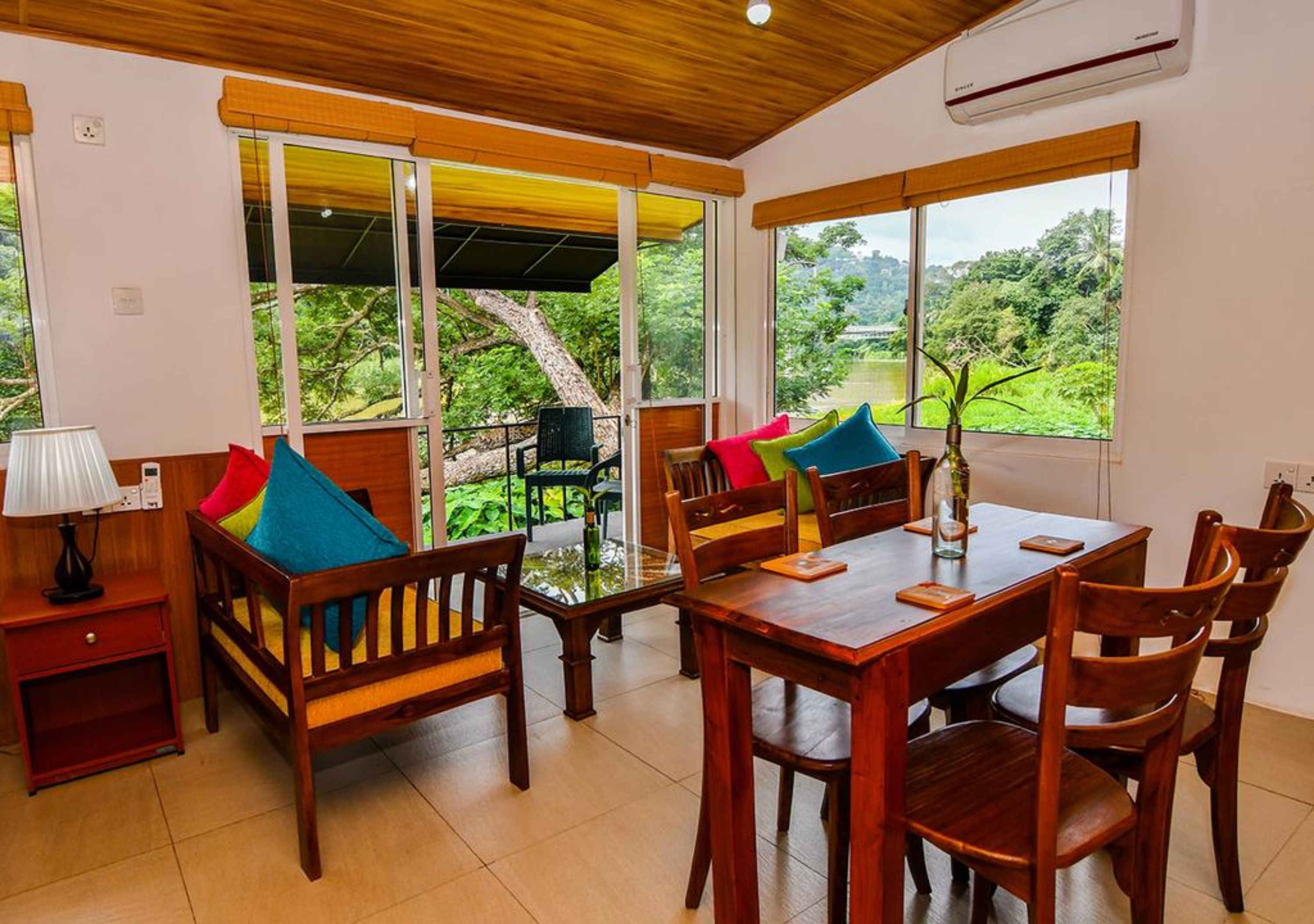 Grand Cottage, 1 Bedroom, Kitchen, Garden View | In-room dining