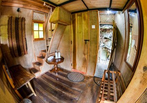 Romantic Tree House | 8 bedrooms, Egyptian cotton sheets, premium bedding, memory foam beds - Thotupola Residence (Kandy)