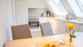 Suite exclusiva, 2 habitaciones, cocina | Servicio de comidas en la habitación