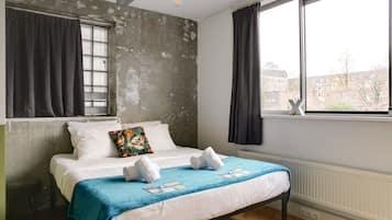 Deluxe Double En-Suite Room with Canal View | Free WiFi, bed sheets