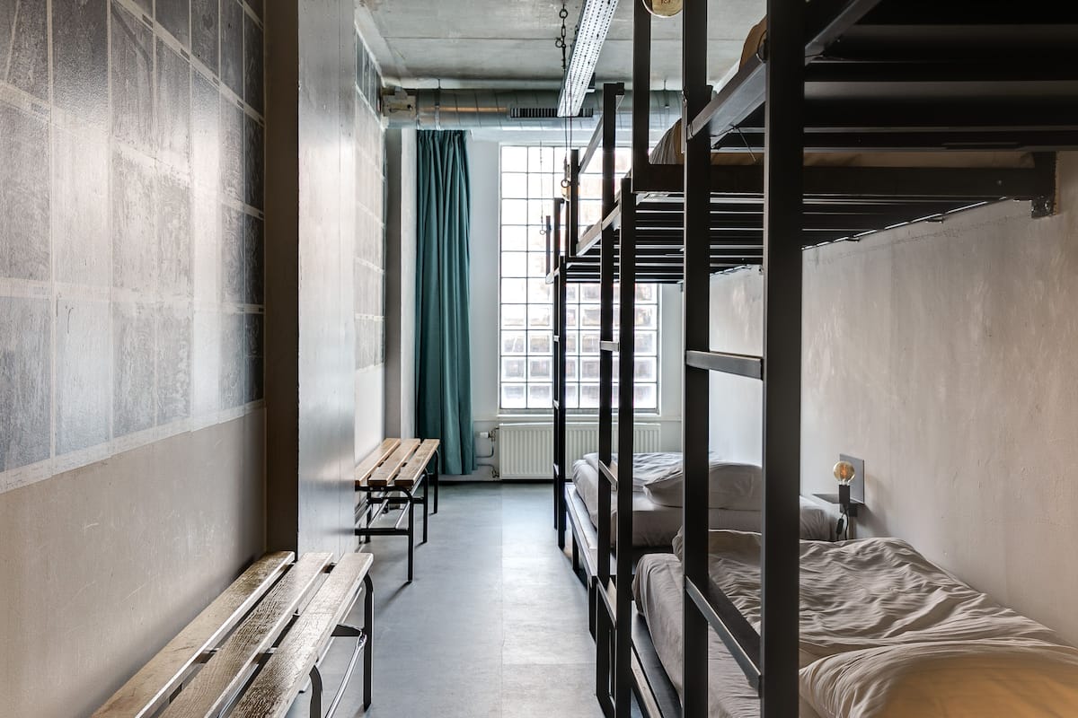Deluxe Shared Dormitory (5) | Free WiFi, bed sheets