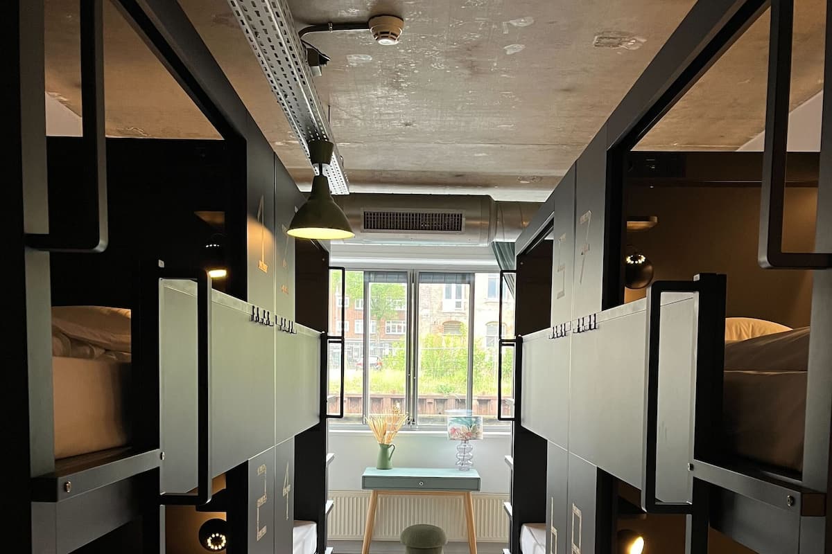 Deluxe Shared Dormitory ((8)) | WiFi (free), bed sheets
